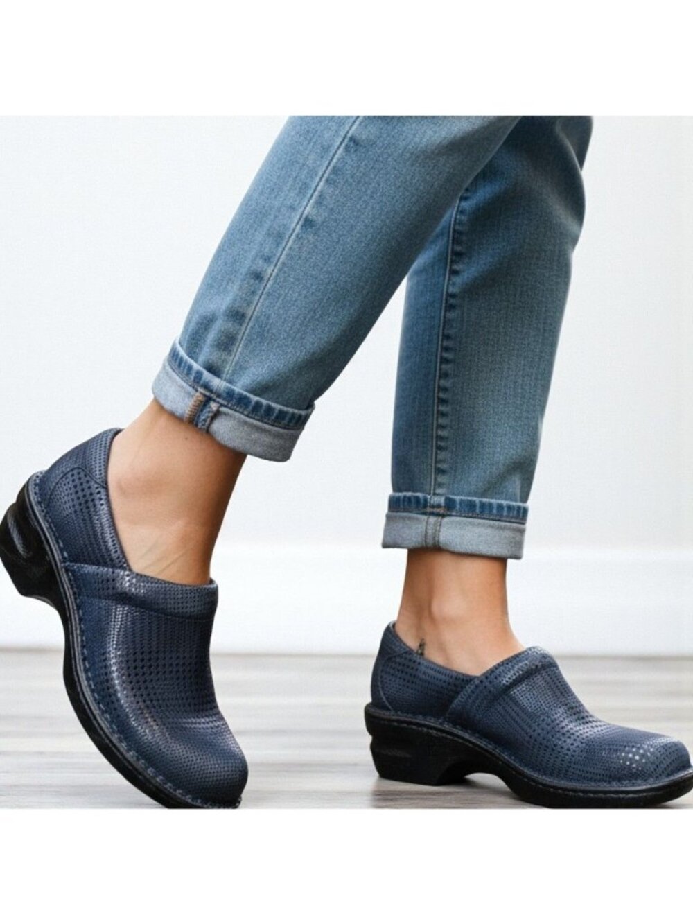 BØC | BØRN Concept Womens Peggy Clogs Blue Leather Block Heel Slip On Size 6.5 M